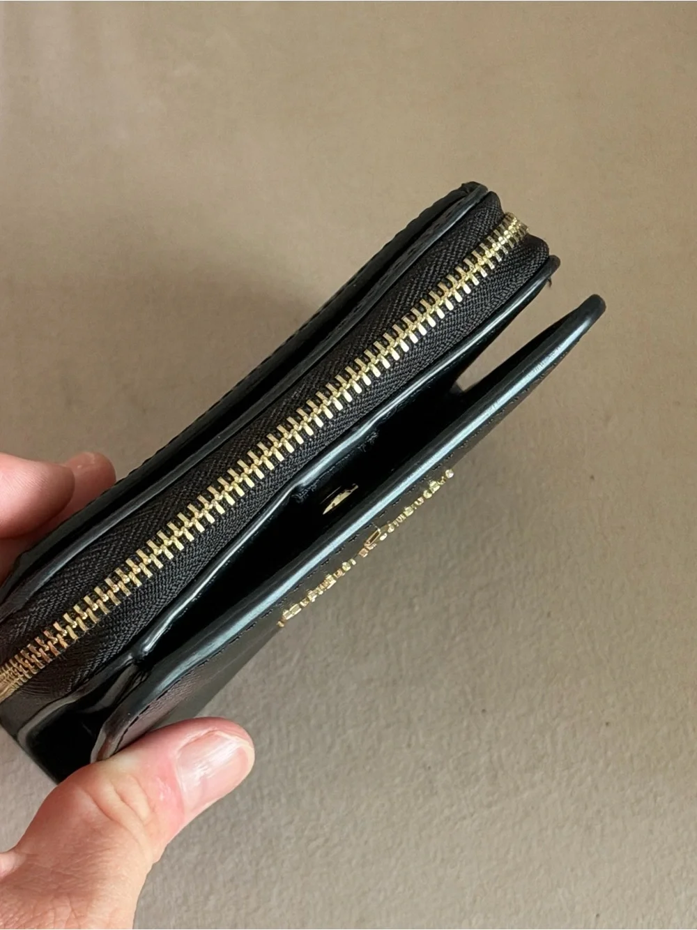 kate spade Staci Black Leather Compact Zip Wallet ✨♠️